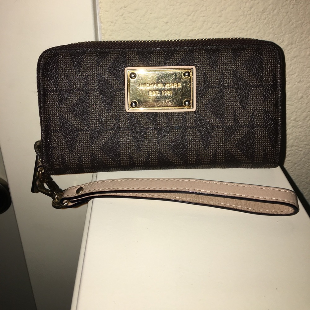Michael Kors wristlet wallet