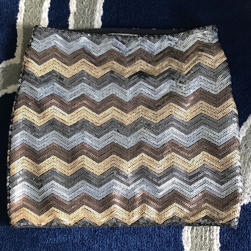 Forever 21 gold sparkly mini skirt
