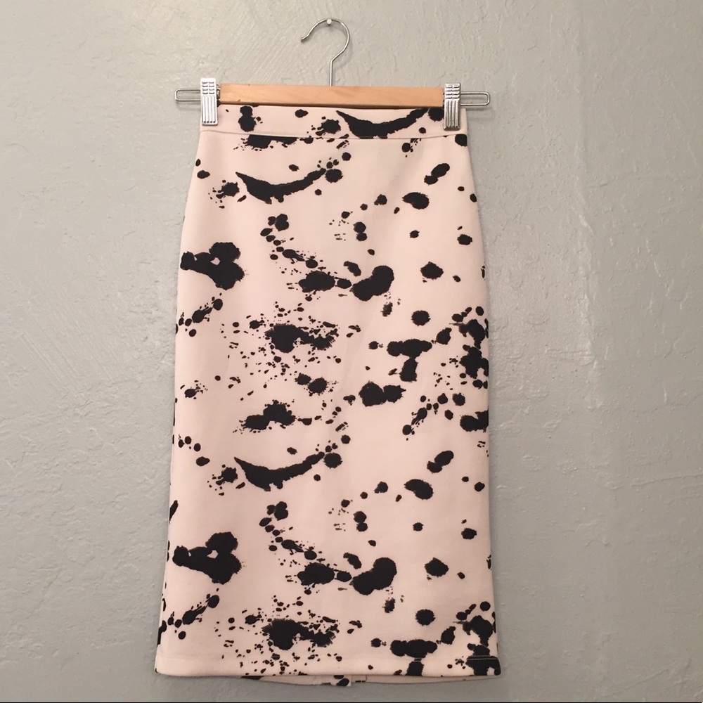 LAST CHANCE ‼️FOREVER21 BLACK & WHITE PENCIL SKIRT