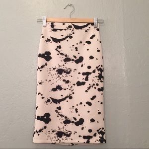 LAST CHANCE ‼️FOREVER21 BLACK & WHITE PENCIL SKIRT