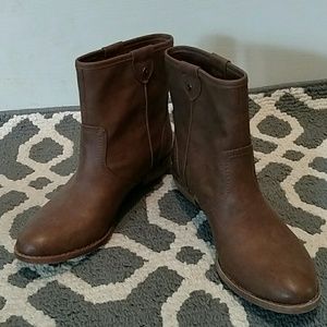 NWOB Fergalicious brown ankle boots size 8