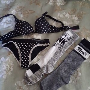 VS Pink Bundle bra/panty/socks good used Condi