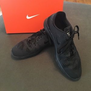 Black/ Black WMNS Nike Free 5.0 TR Fit 5