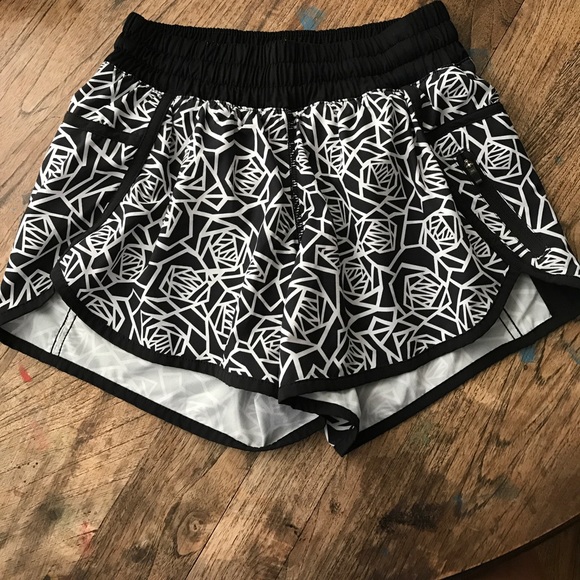 lululemon athletica Pants - Lululemon patterned shorts