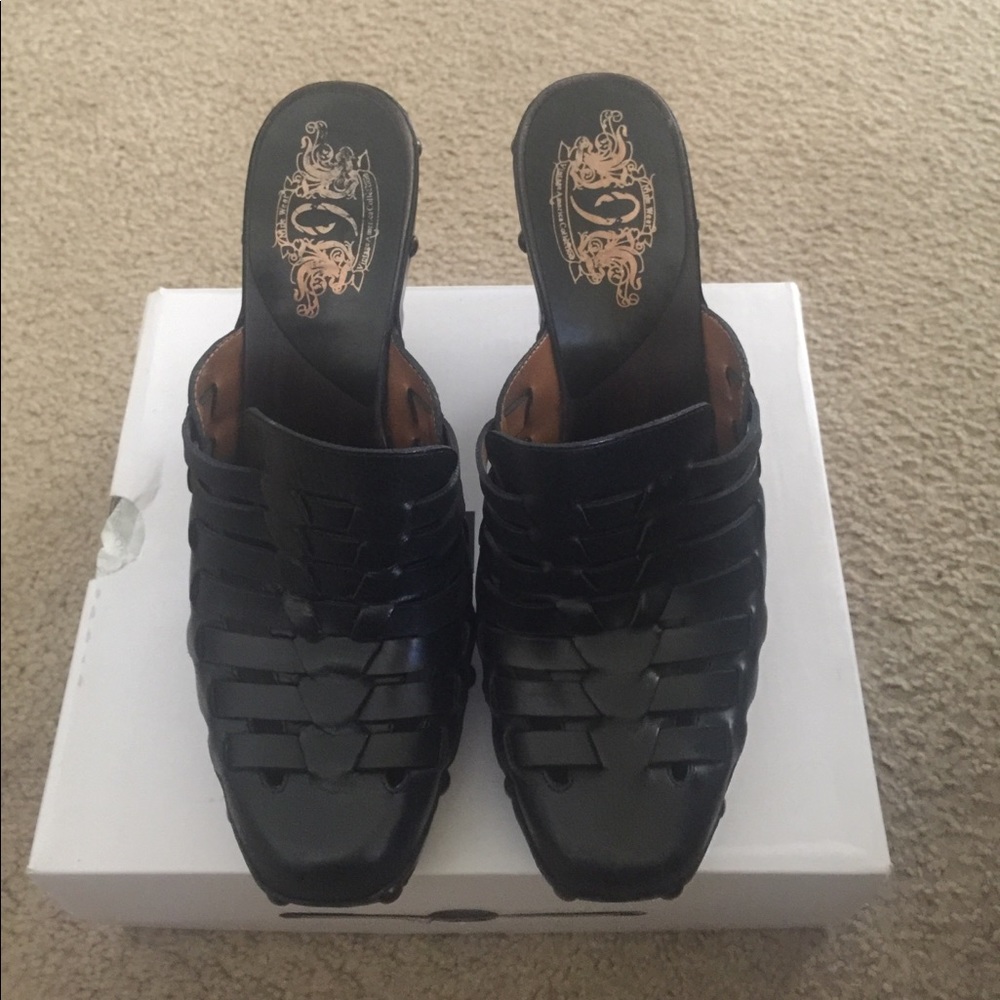 VINTAGE AMERICAN Black Strappy Clogs