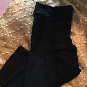Black yoga pants