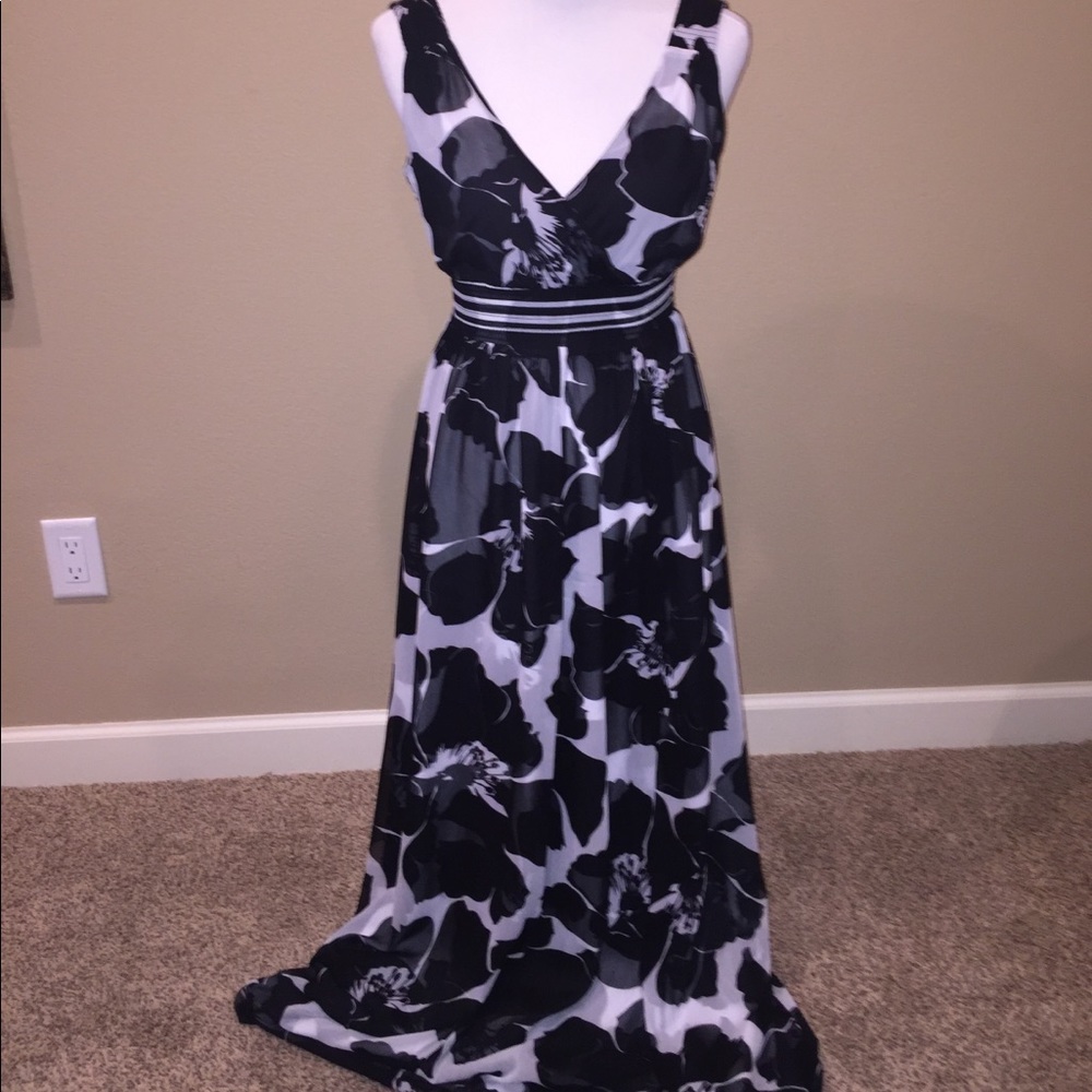 WHBM Beautiful maxi dress