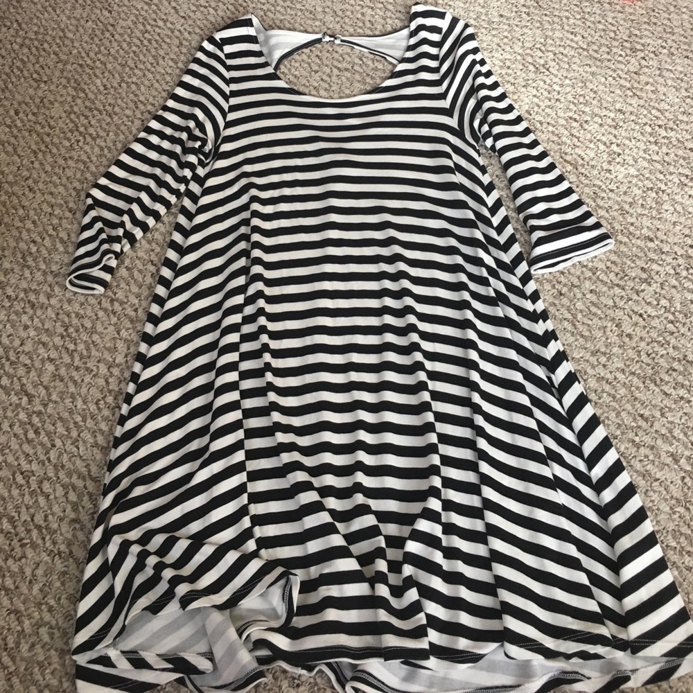 Women's White & Black Dress