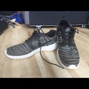 Nike Roshe Run Black/White Jacquard Sneakers Sz 8M