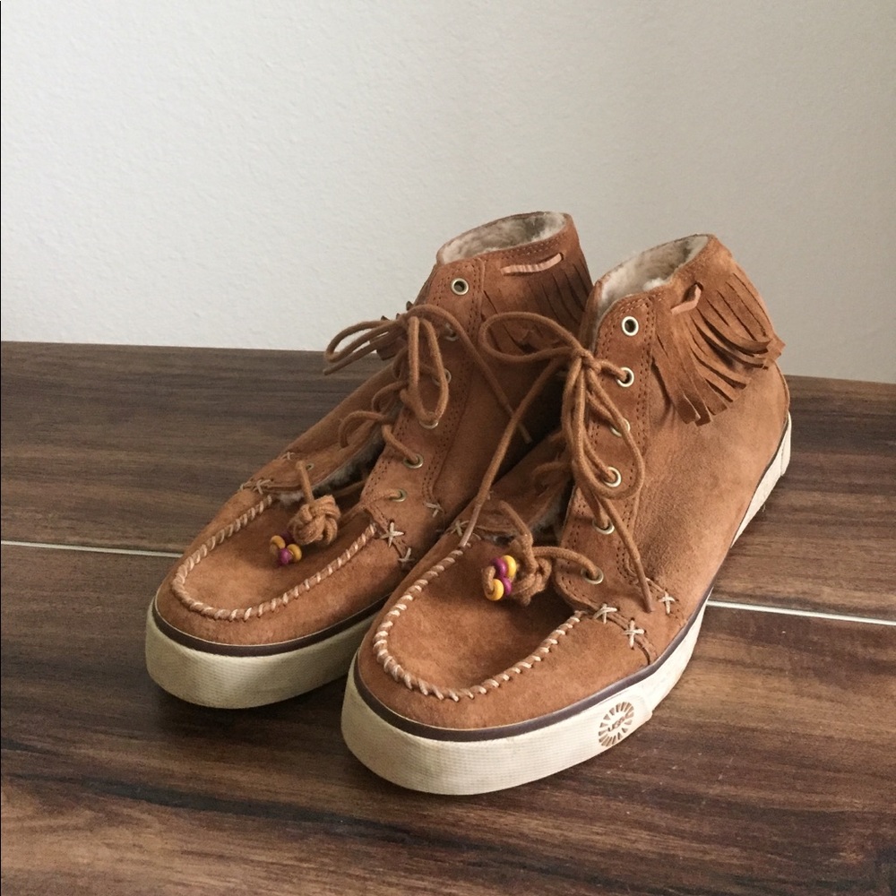 Adorable UGG suede loafers with fringe