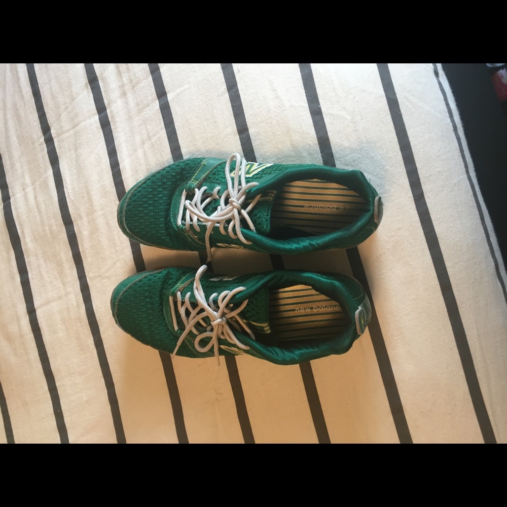 New Balance tennis shoes