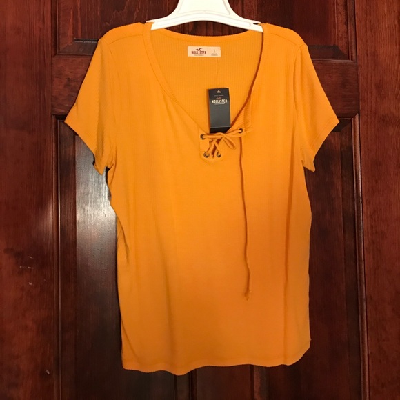 Hollister Lace Up T-Shirt NWT - Picture 2 of 4
