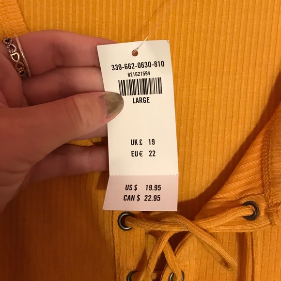 Hollister Lace Up T-Shirt NWT - Picture 3 of 4