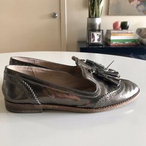Louiuse et Cie - Silver Loafer w/Tassles