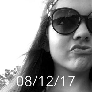 Meet your Posher, Kinzie