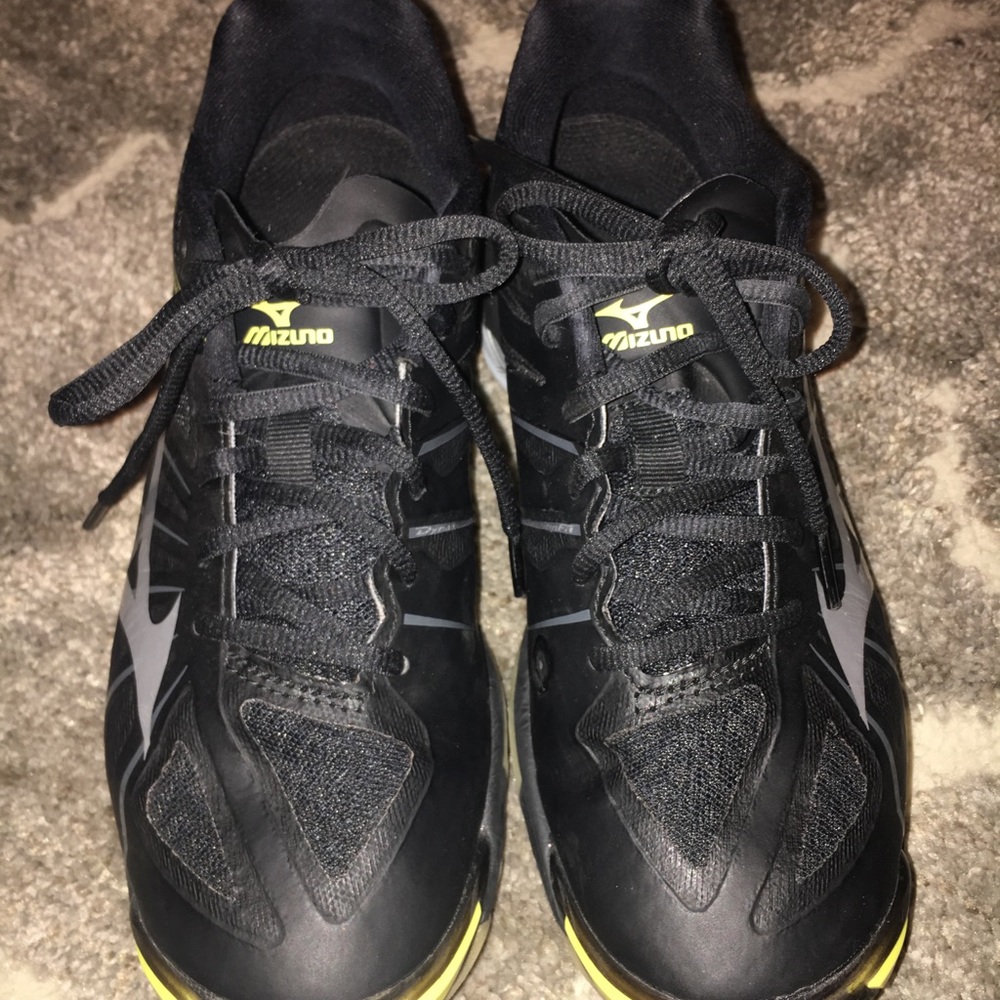black mizuno volleyball shoes