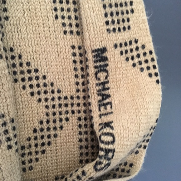 Michel Kors Infinity Scarf - Picture 4 of 4