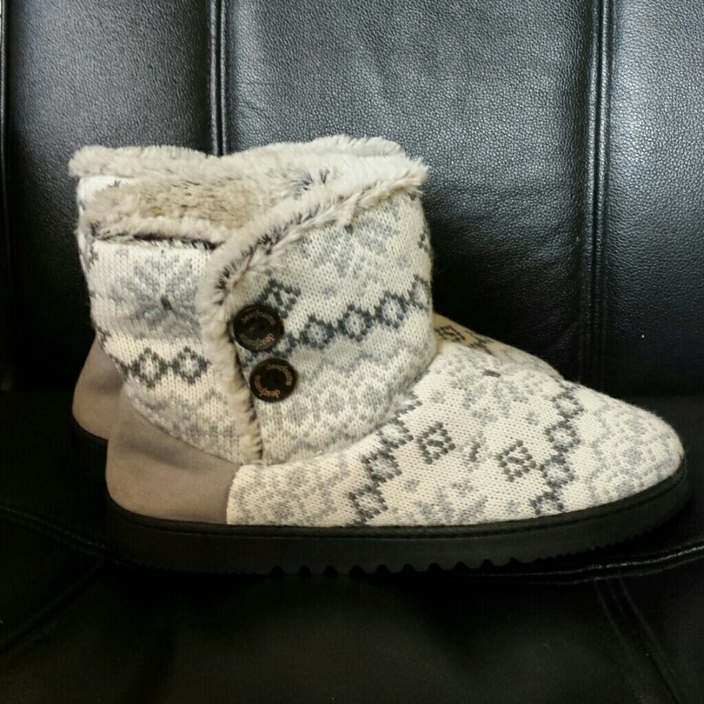 NWT Dearfoams  foam cushioning slippers