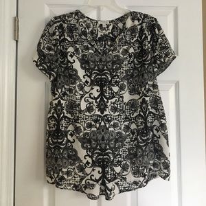 Black/White flowy blouse - size Large