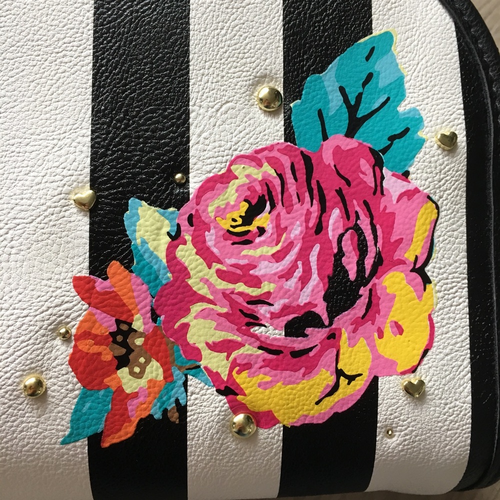 🚫SOLD🚫 Betsey Johnson Striped Rose Purse - Picture 3 of 6