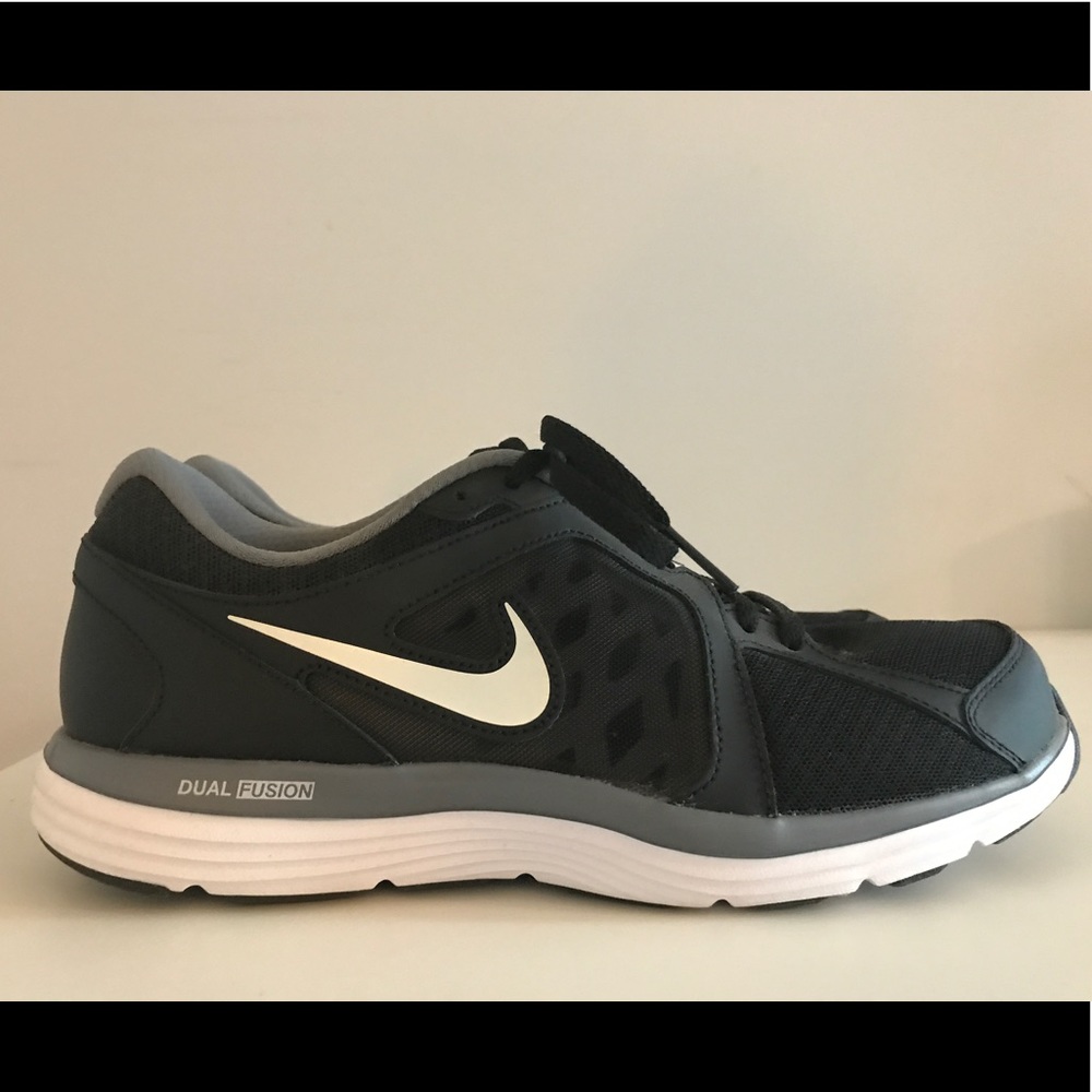 Nike Dual Fusion ST3 Men's sz 9/Women's sz 10.5