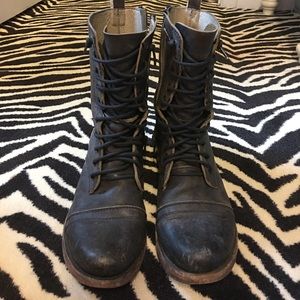 Brown faded/washed out combat boot