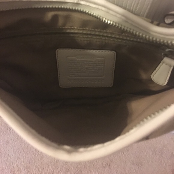 Small Coach handbag - Picture 3 of 3