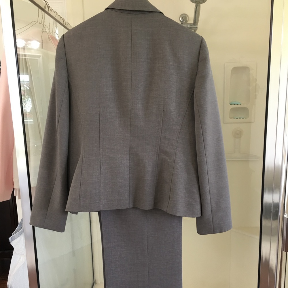 "Go To" suit for interviews and business meetings!