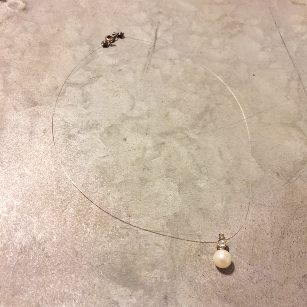 Floating pearl necklace