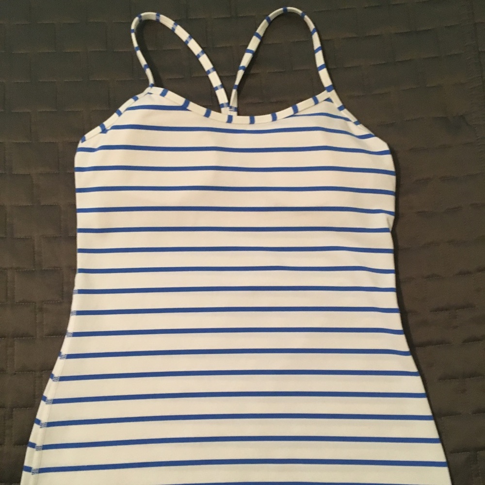 Lululemon top with built in bra!