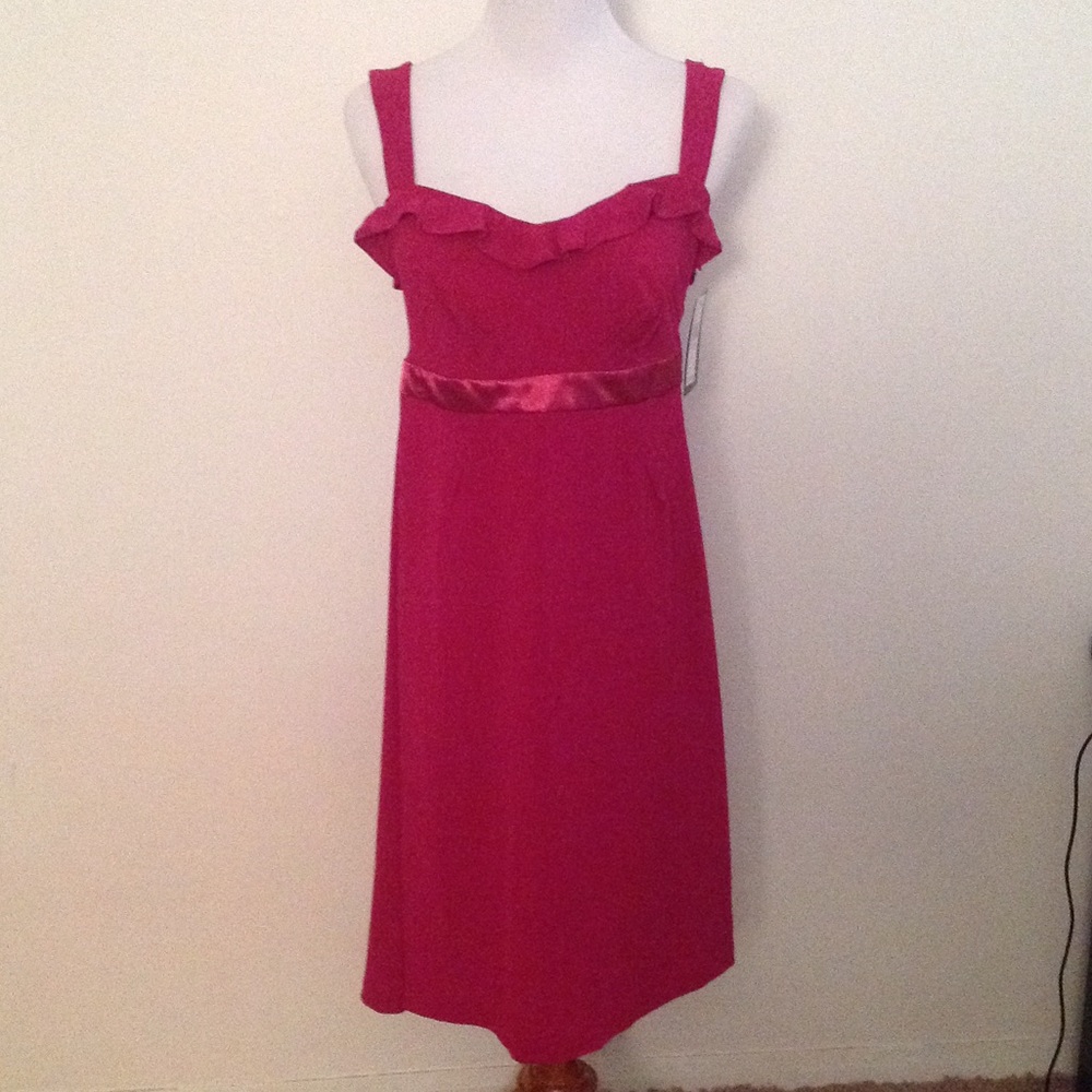 Sleeveless fuchsia dress