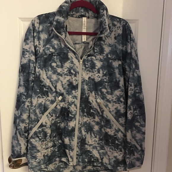 lululemon athletica Jackets & Blazers - lululemon water resistant running jacket