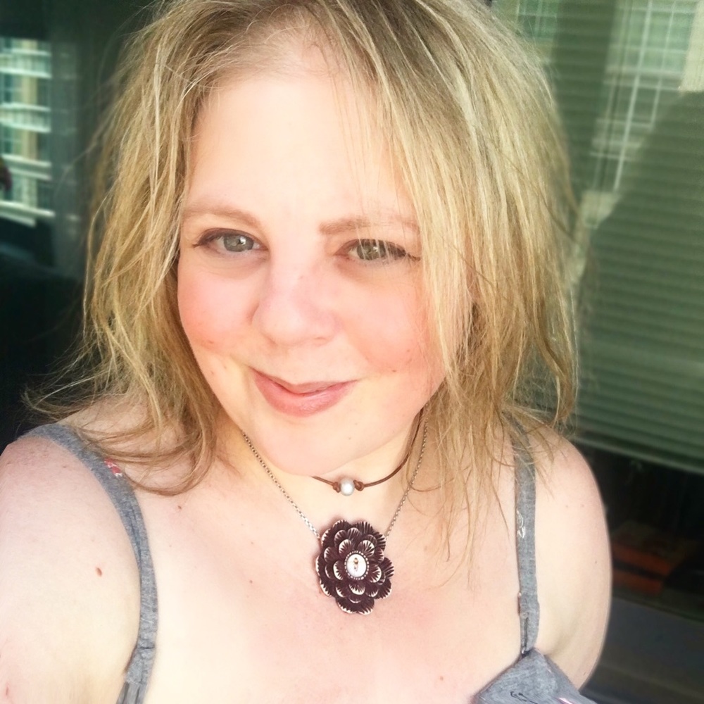 Meet your Posher, Eve