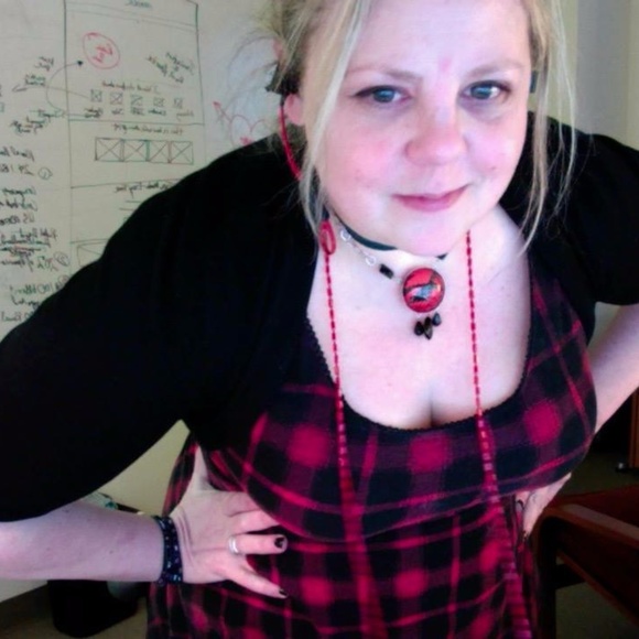 Meet your Posher, Eve - Picture 4 of 4