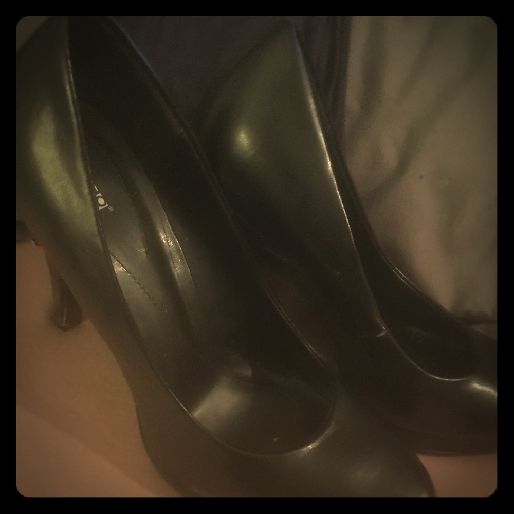 Apt 9 Black Leather Heels