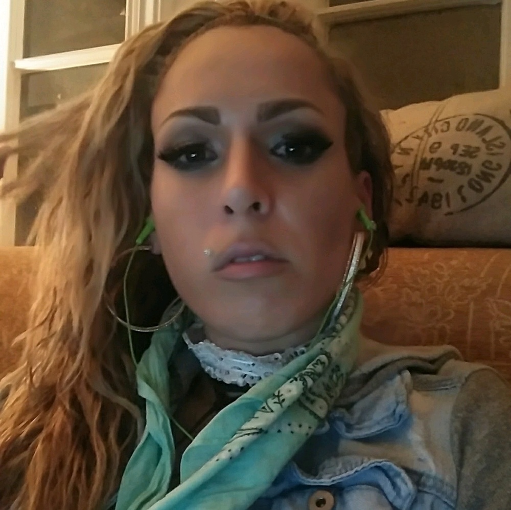 Meet your Posher, Cortney