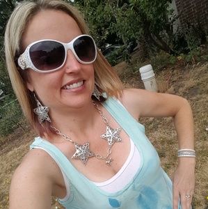 Meet your Posher, Joni