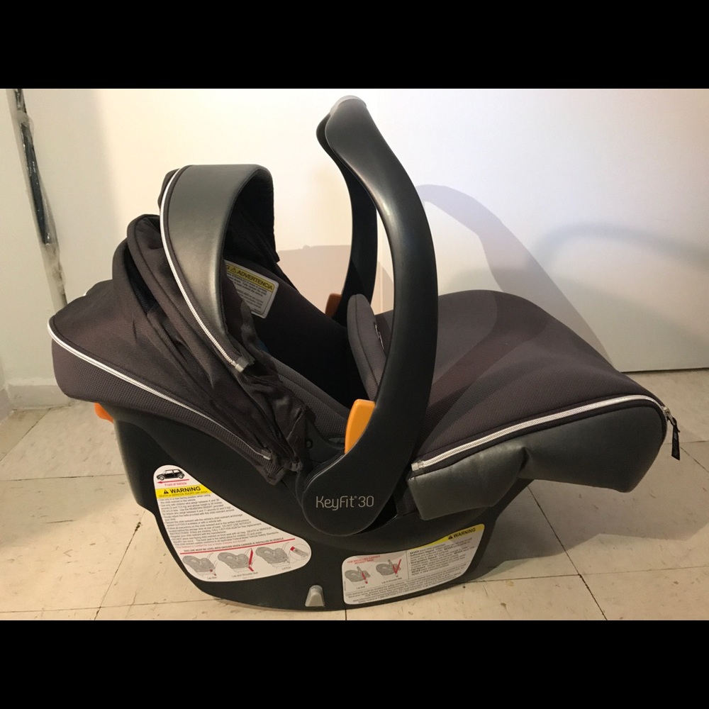 Chicco Zip Infant Car seat w/ Base