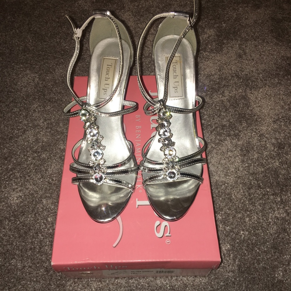 Touch up silver evening shoes