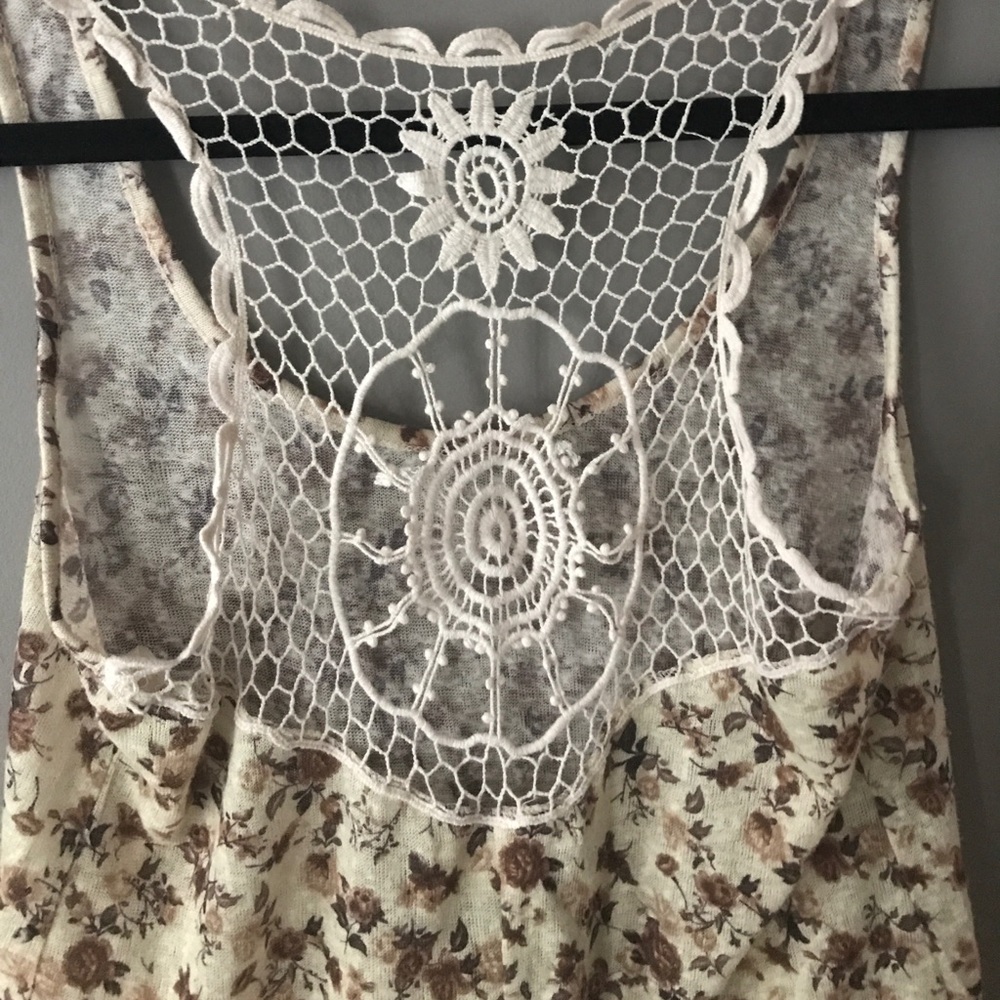 CHARLOTTE RUSSE tank top - Picture 3 of 4