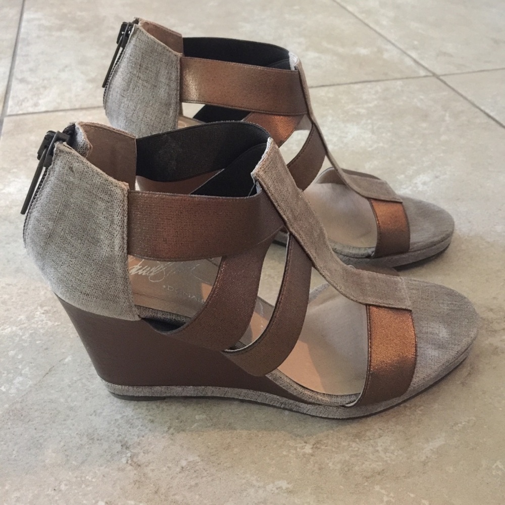 Donald J. Pliner wedge