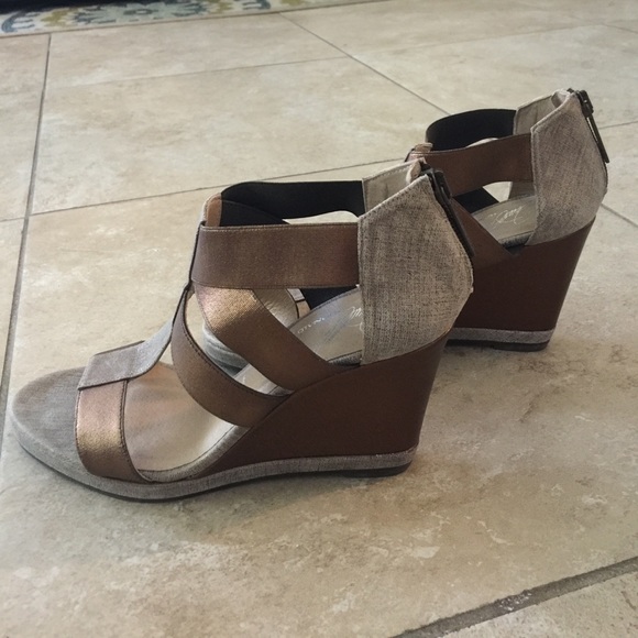 Donald J. Pliner wedge - Picture 4 of 8