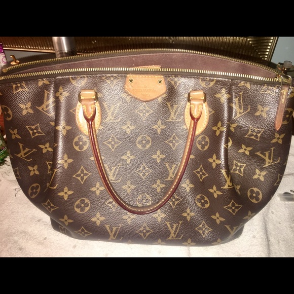 Louis Vuitton Handbags - 💯% authentic used Turenne PM