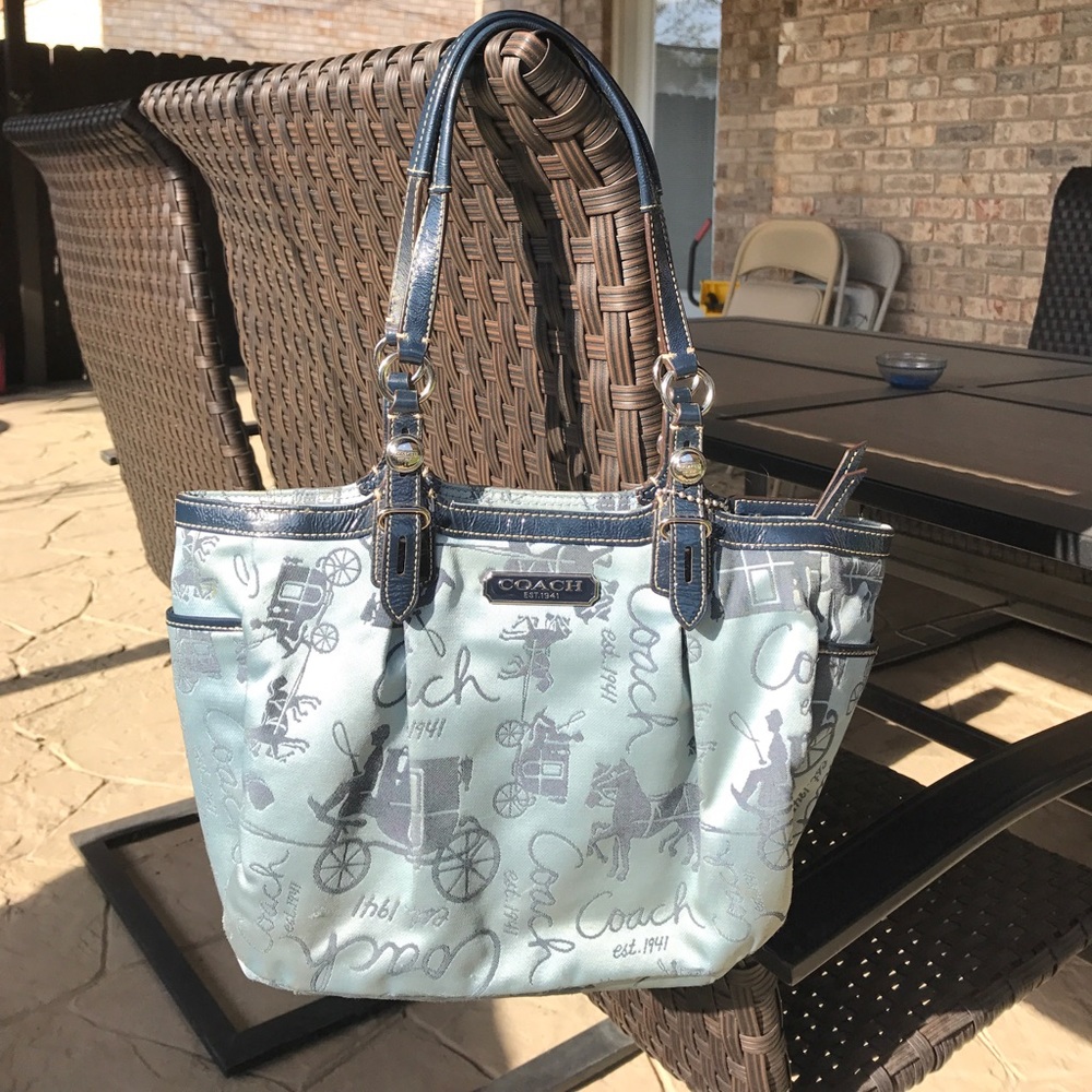 ❌SOLD❌Authentic Signature Coach Purse