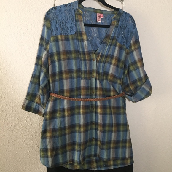 Tops - 🍁 Blue plaid w/lace and belt 2X