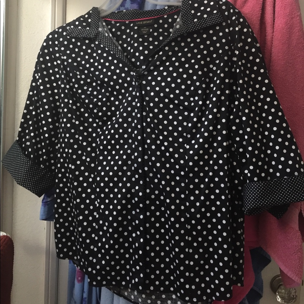 Mid length sleeve polkadotted top button down.