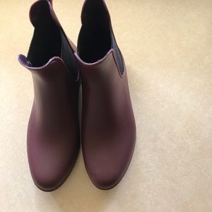 J Crew Chelsea Maroon Boots