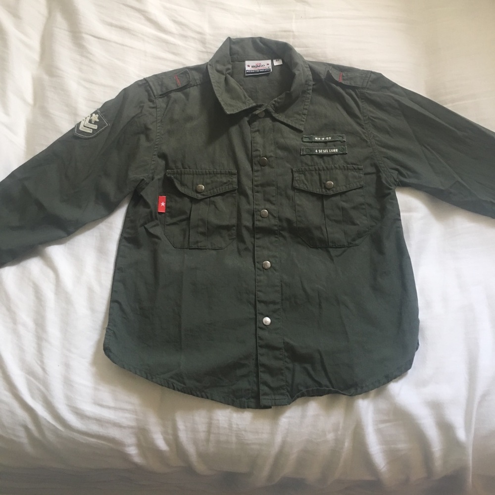 🔥3/$15🔥 Wild Mongo boys army shirt
