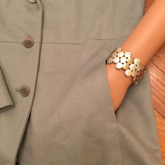 Neiman Marcus 💯 % Cashmere Blazer. - Picture 4 of 7