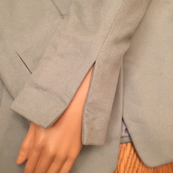 Neiman Marcus 💯 % Cashmere Blazer. - Picture 5 of 7